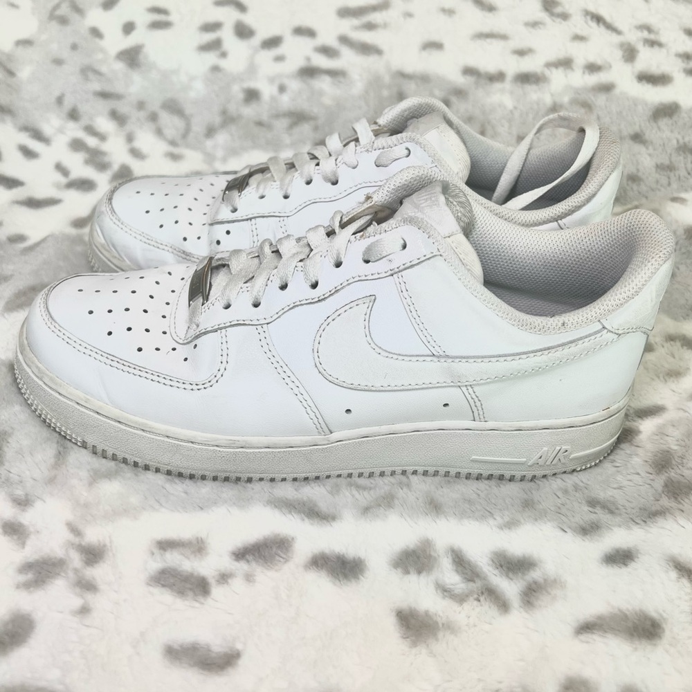 Nike Air Force 1 ’07 White Low-Top Leather Sneakers, Size 8
